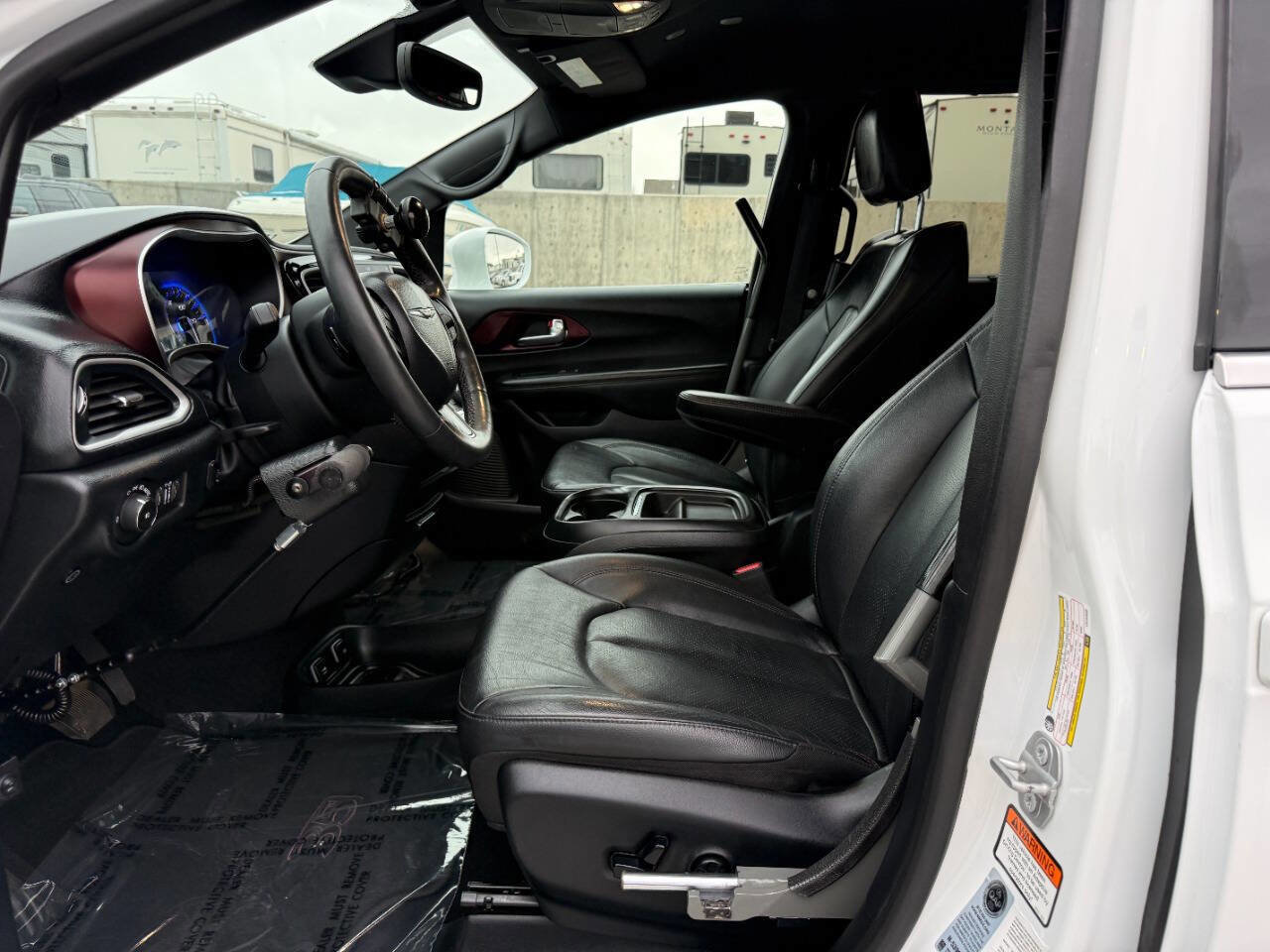 Used 2020 Chrysler Pacifica Touring-L image 16