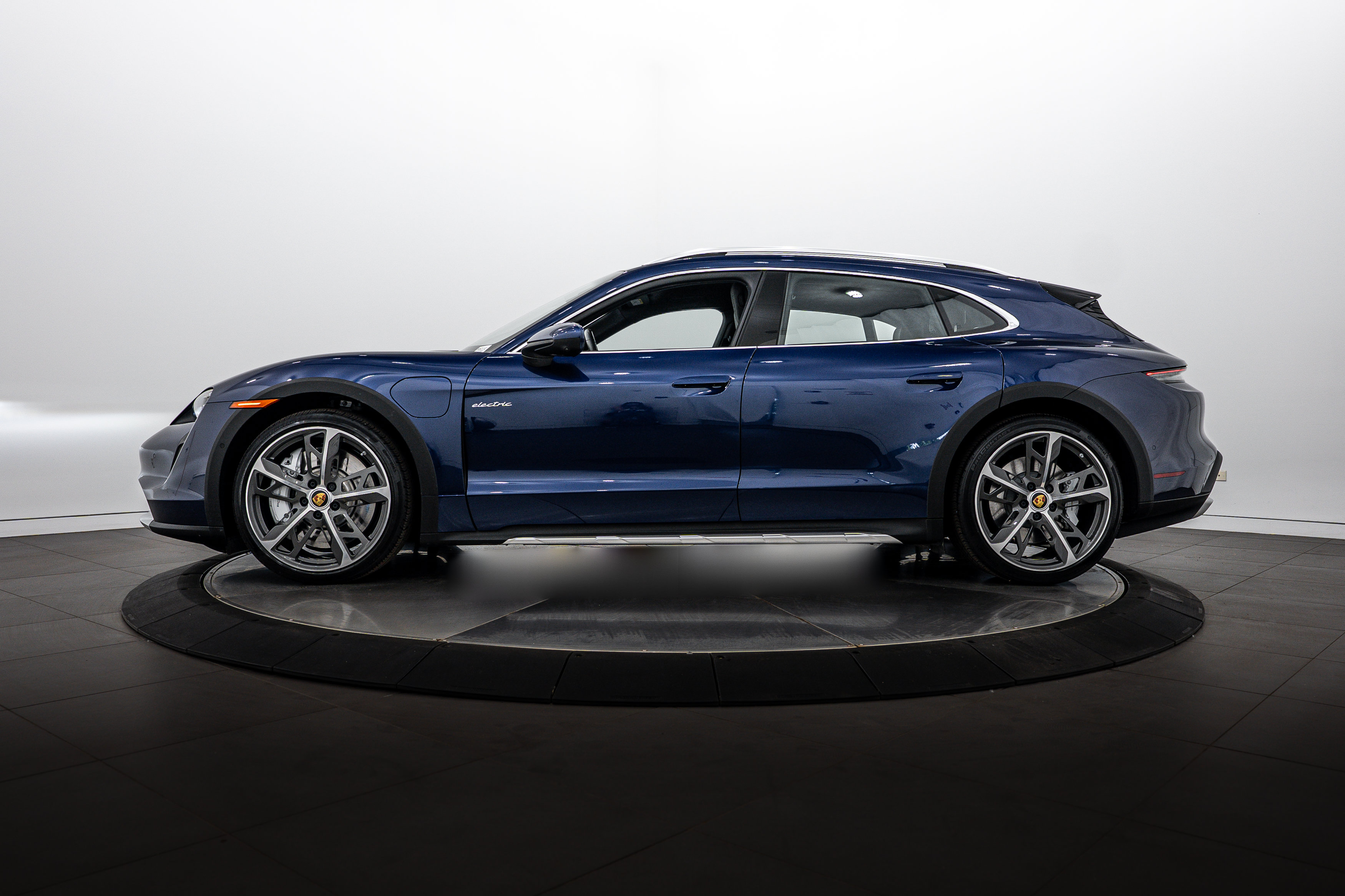 Certified 2024 Porsche Taycan 4S AWD/4WD image 2