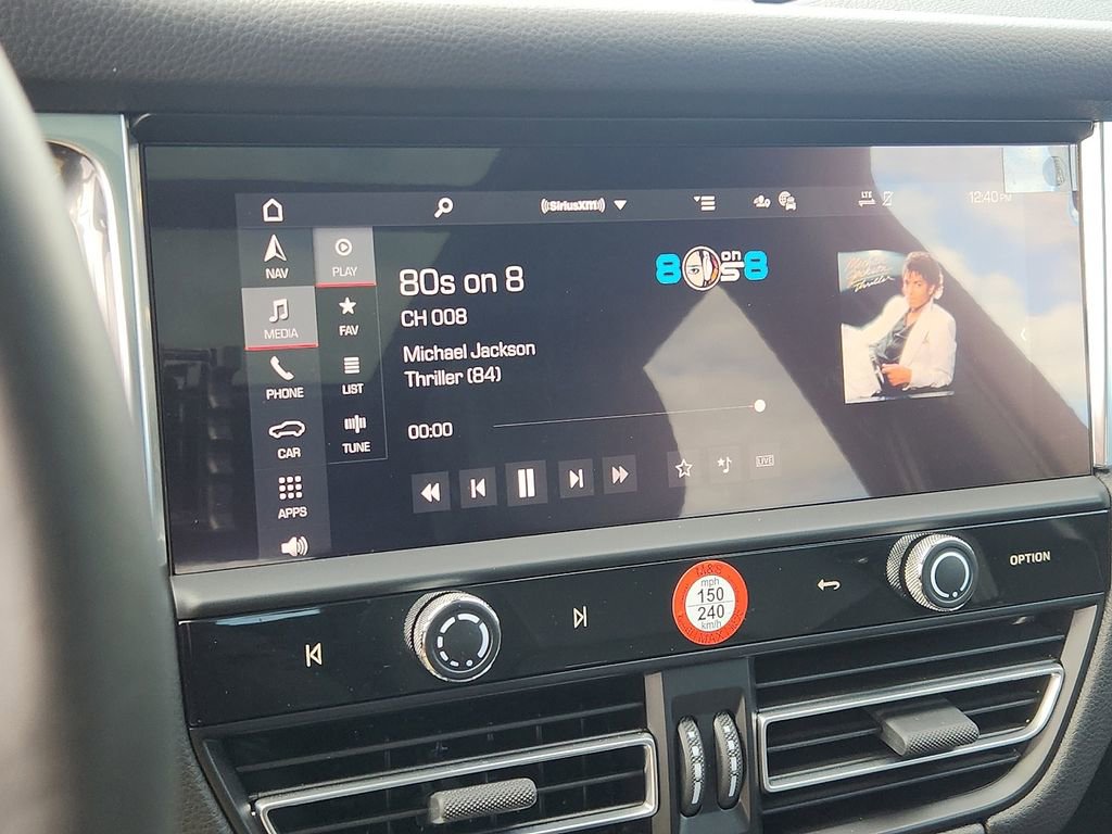 Certified 2025 Porsche Macan image 17