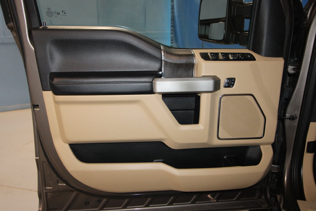 Used 2020 Ford F250 Lariat w/ Chrome Package AWD/4WD image 5