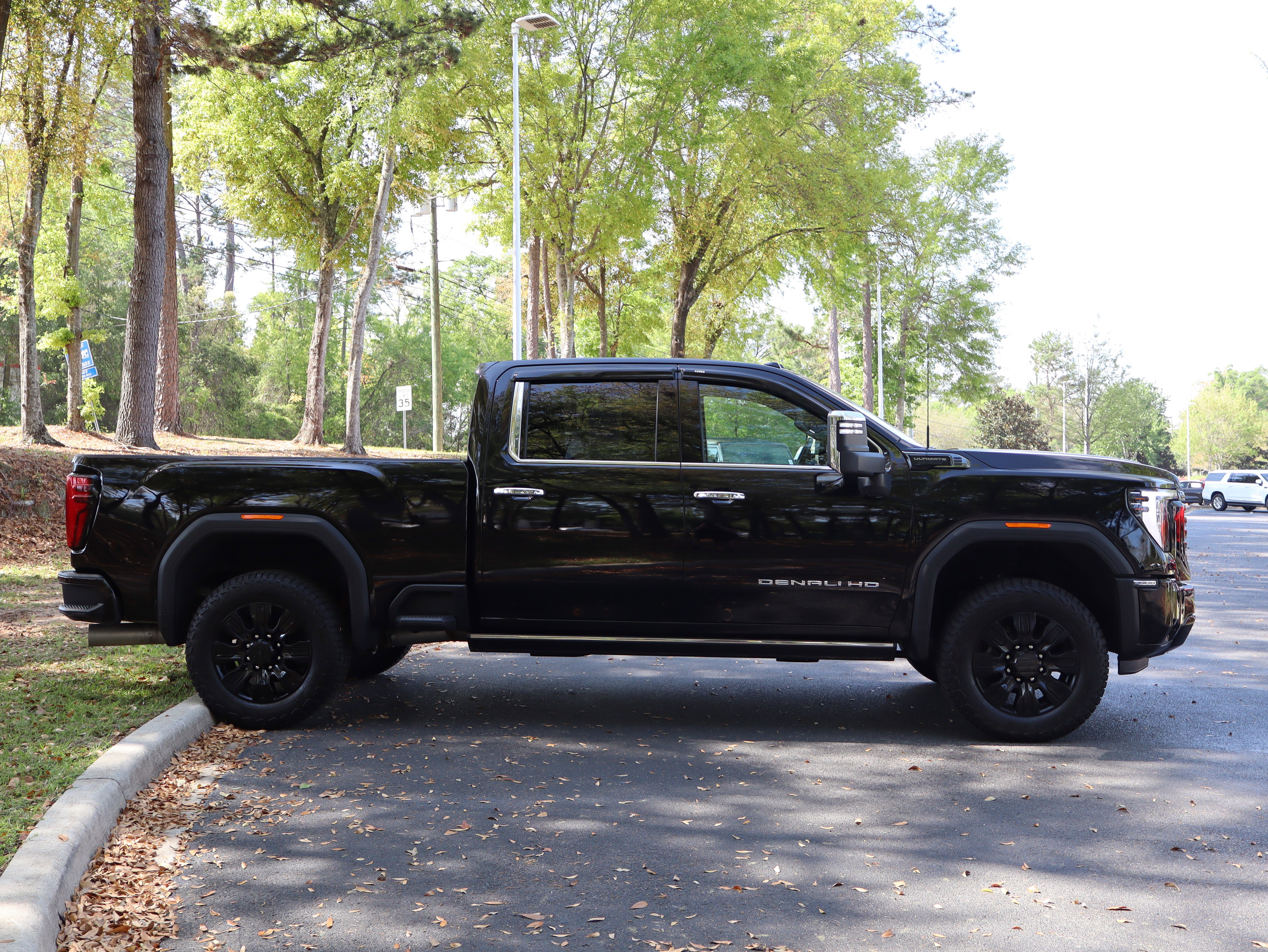 Used 2025 GMC Sierra 2500 Denali Ultimate image 12