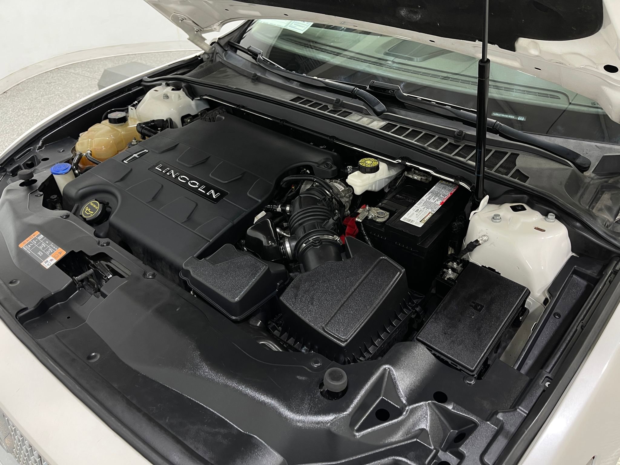 Used 2018 Lincoln Continental Select w/ Continental Climate Package image 28