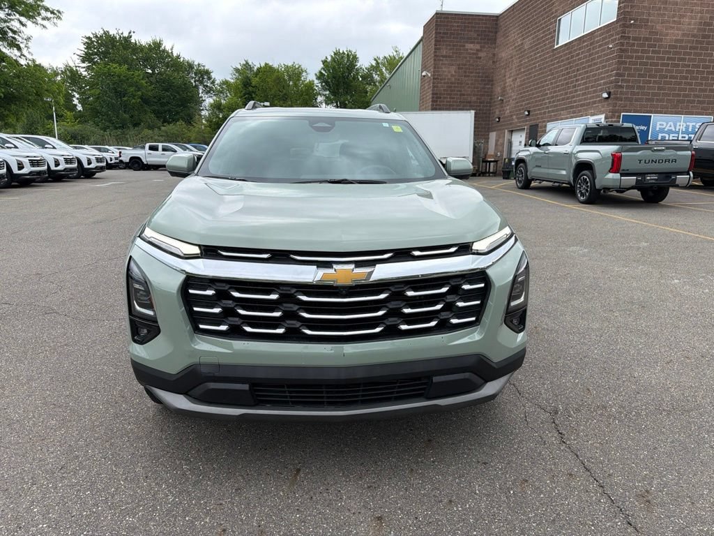 Used 2025 Chevrolet Equinox LT w/ Convenience Package II AWD/4WD image 4