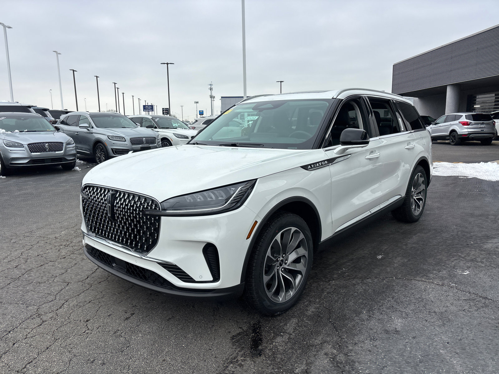 New 2026 Lincoln Aviator AWD image 3