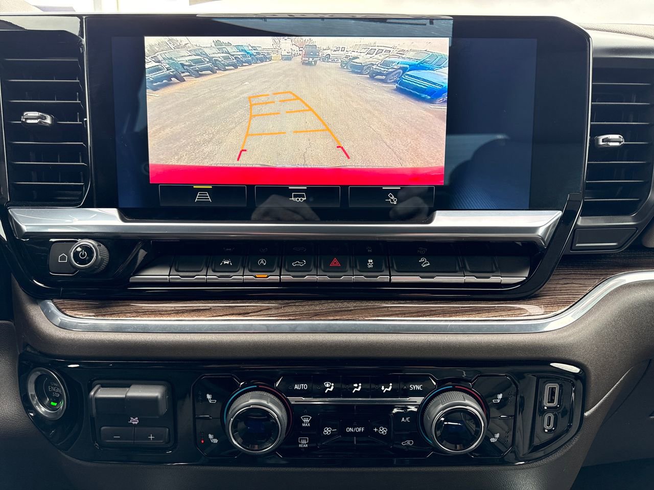 Used 2024 Chevrolet Silverado 1500 LT image 22