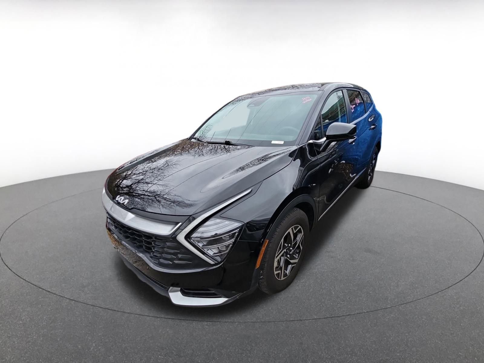 Used 2025 Kia Sportage LX image 3