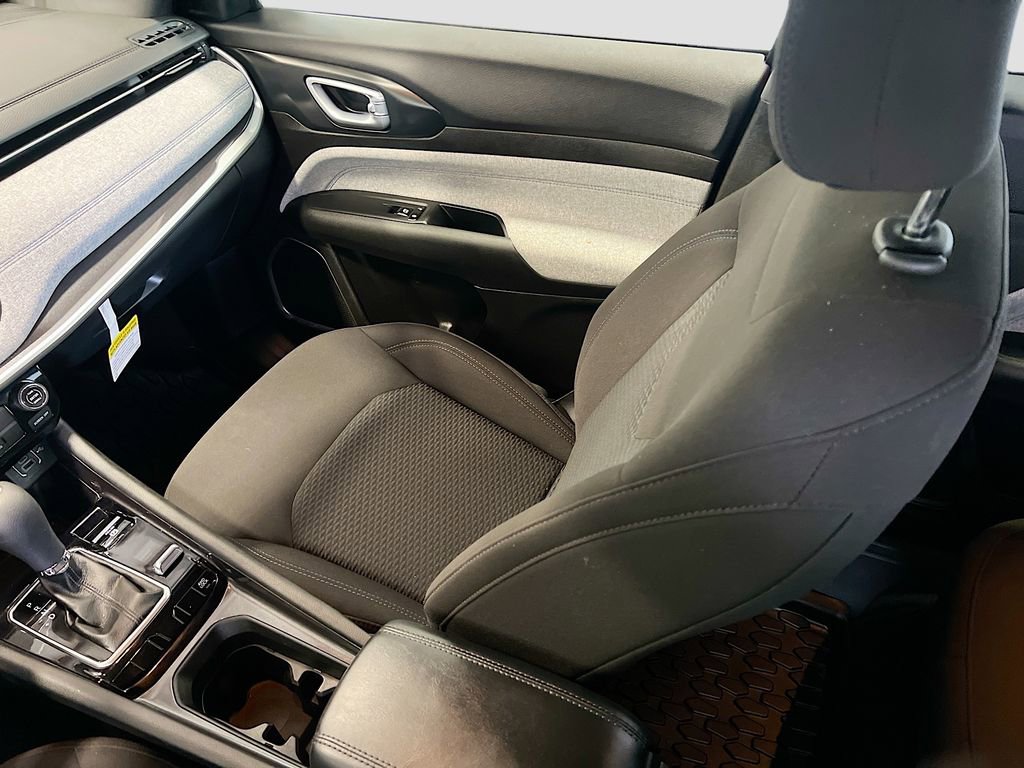 Used 2023 Jeep Compass Sport image 19