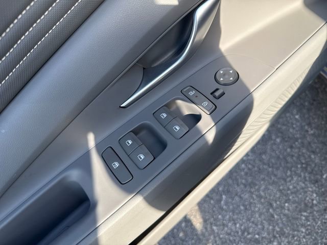 Certified 2025 Hyundai Elantra Sport image 11