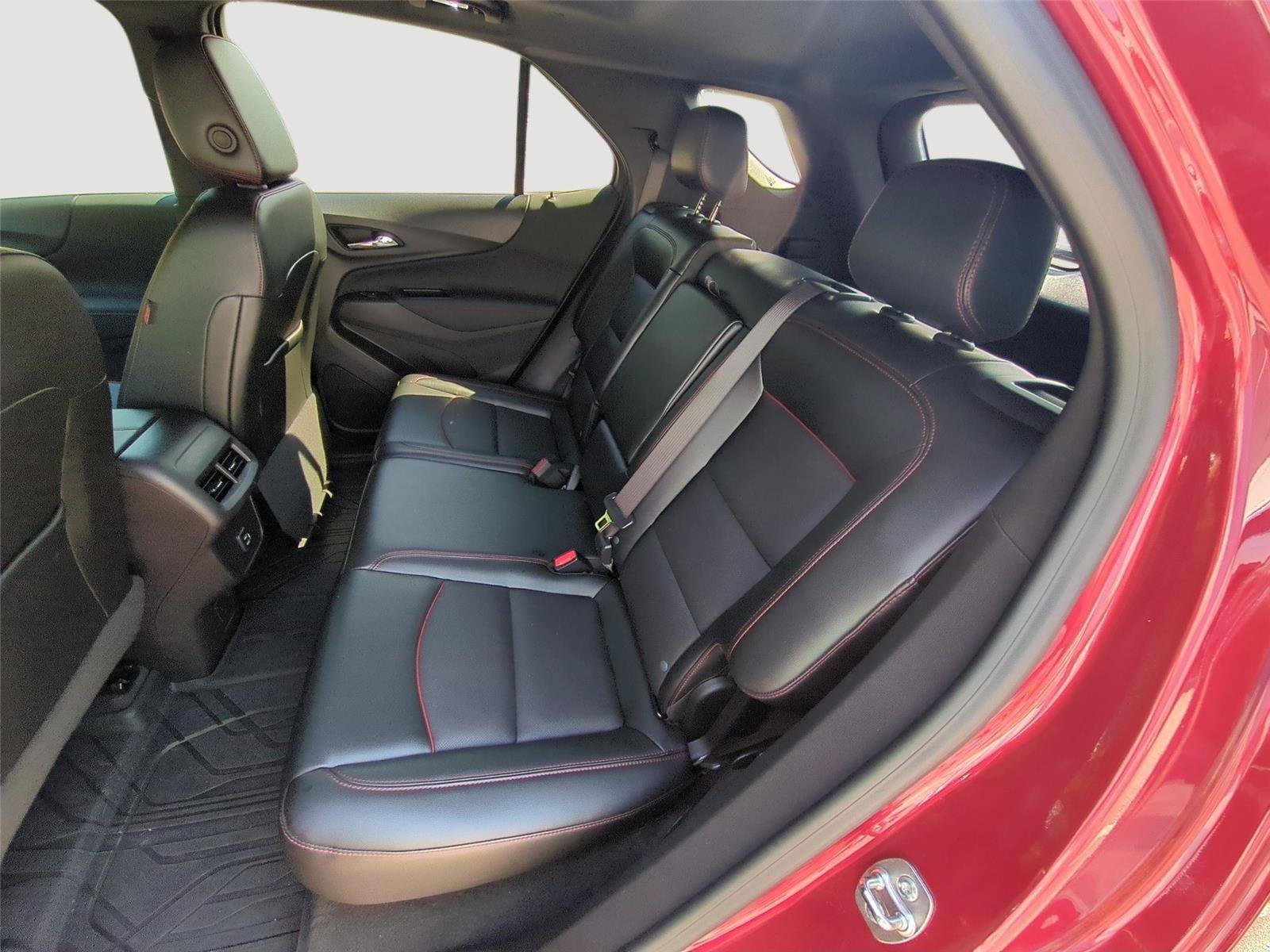 Used 2024 Chevrolet Equinox RS w/ RS Leather Package FWD image 9