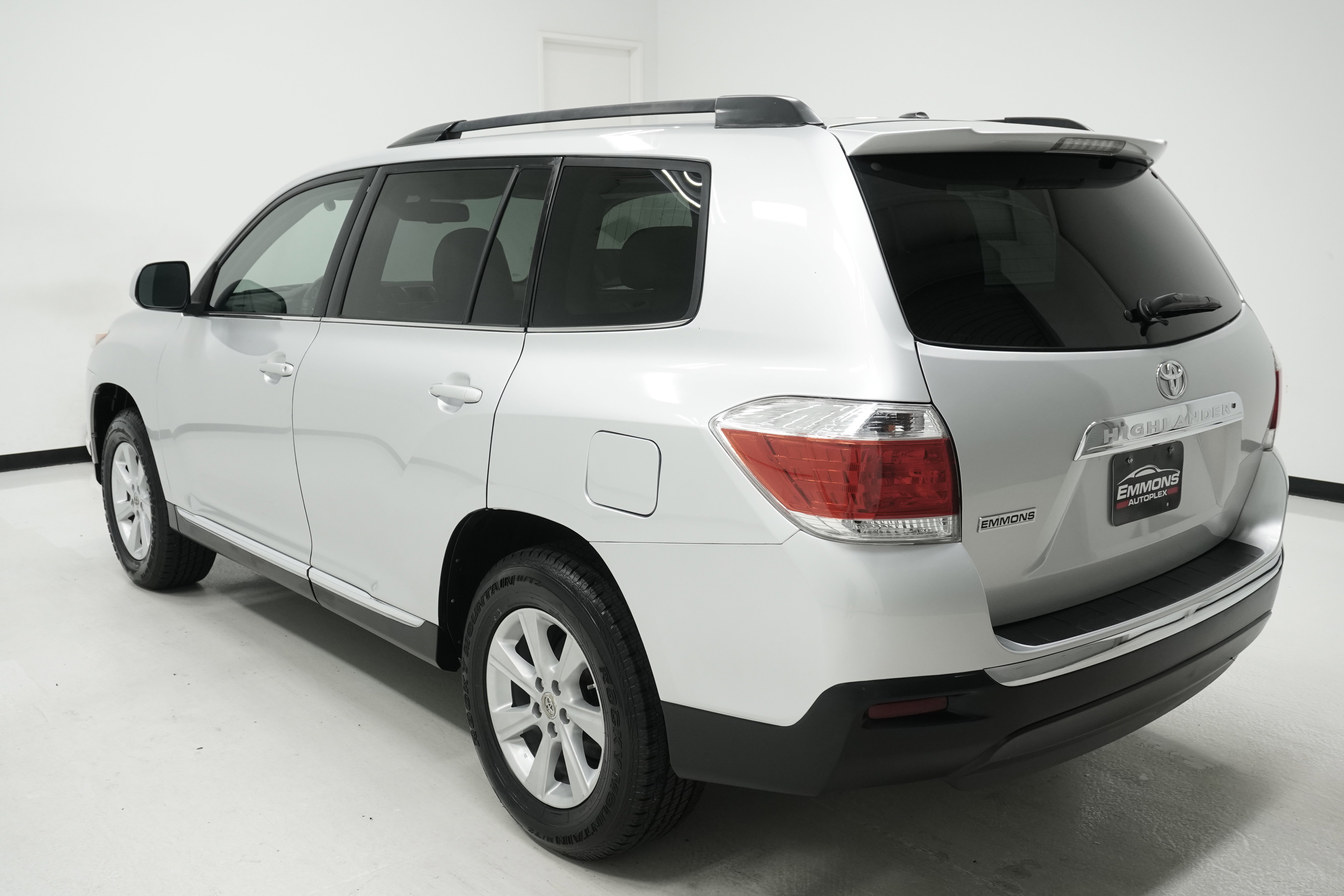 Used 2011 Toyota Highlander SE w/ Tow Pkg FWD image 6