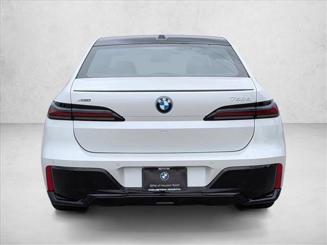New 2026 BMW 750e xDrive w/ Premium Package image 7