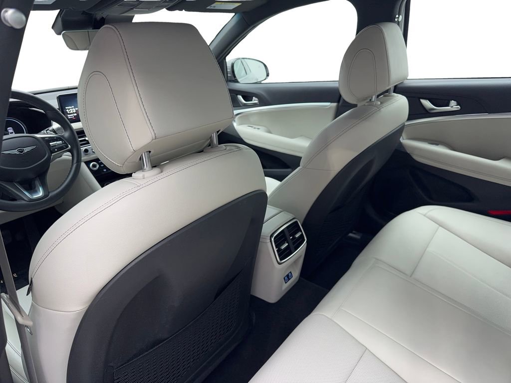 Used 2025 Genesis G70 2.5T image 35