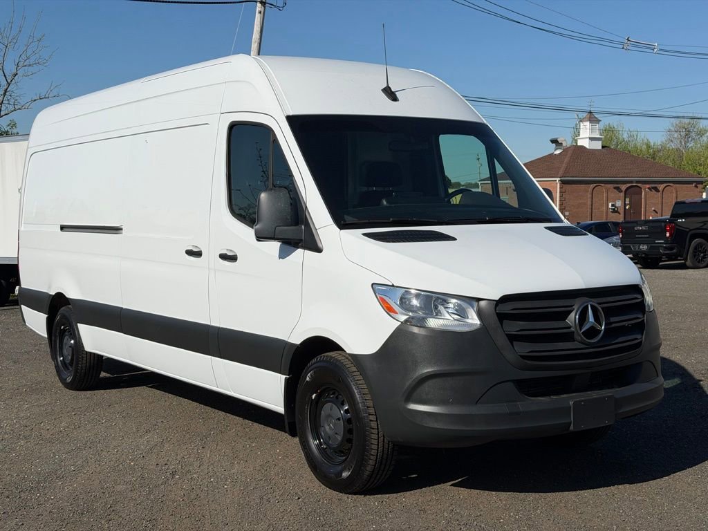 Used 2022 Mercedes-Benz Sprinter 2500 image 2