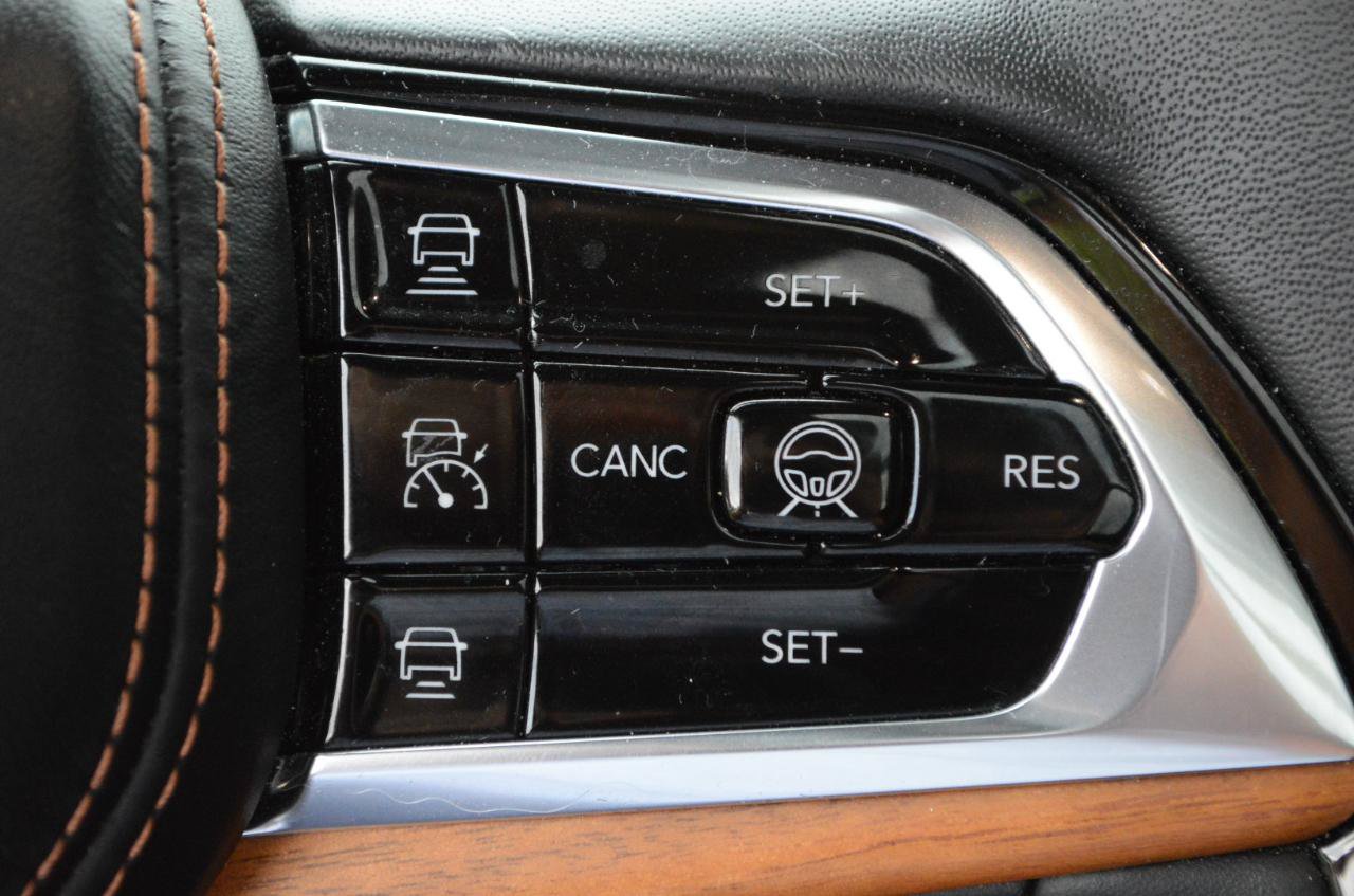 Used 2024 Jeep Grand Cherokee Summit AWD/4WD image 31