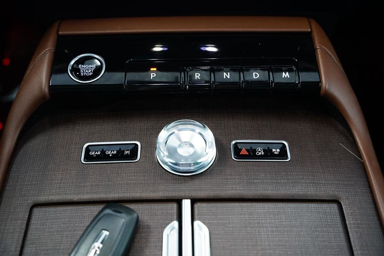 Used 2025 Lincoln Navigator Reserve image 35