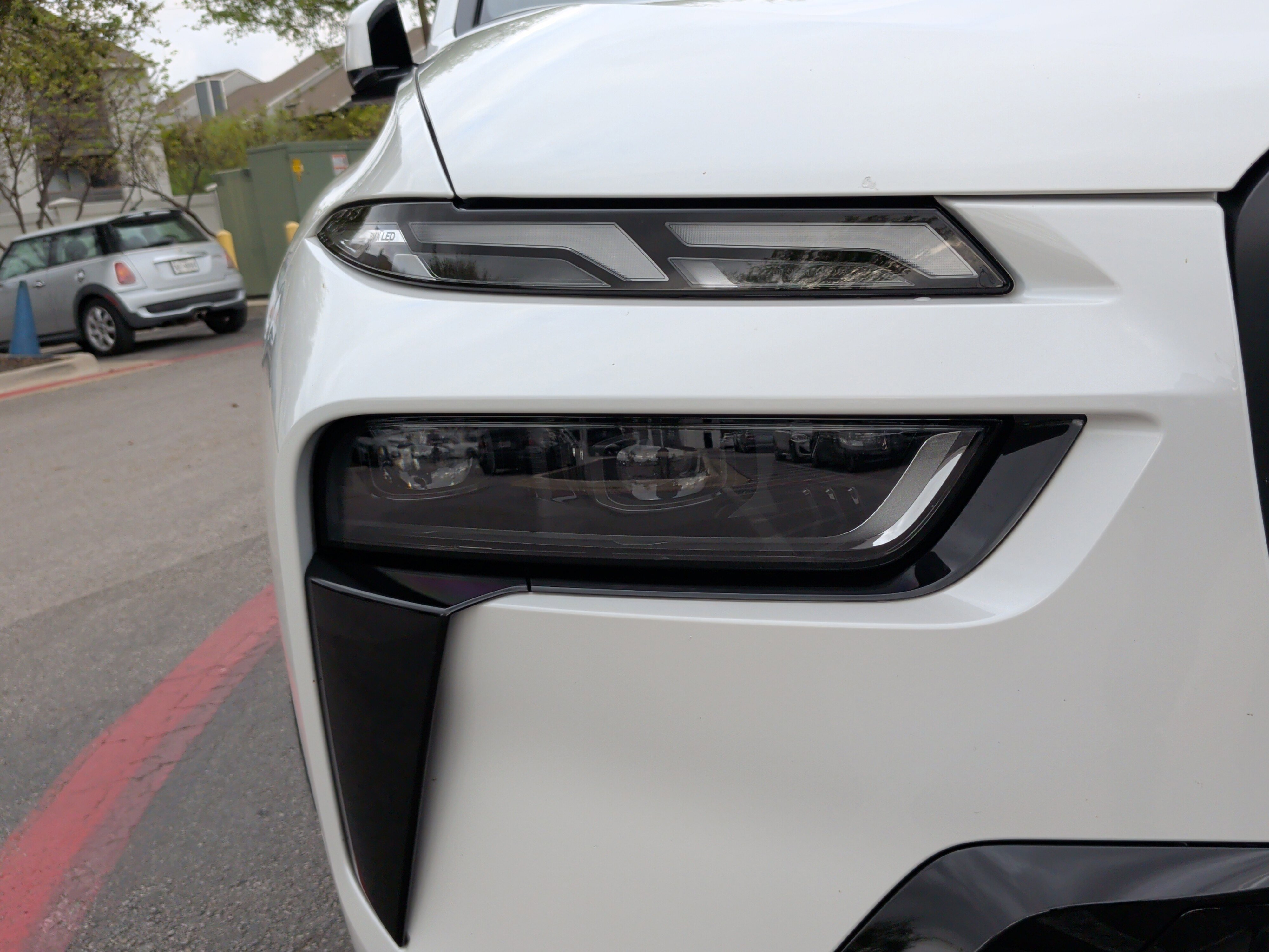 Certified 2024 BMW X7 xDrive40i w/ M Sport Package image 3