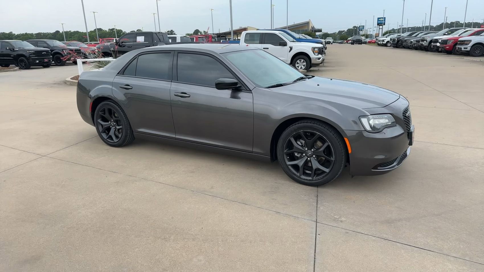 Used 2022 Chrysler 300 Touring w/ Sport Appearance Package RWD image 3