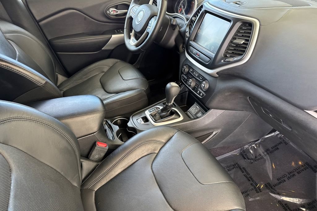 Used 2016 Jeep Cherokee Overland image 18