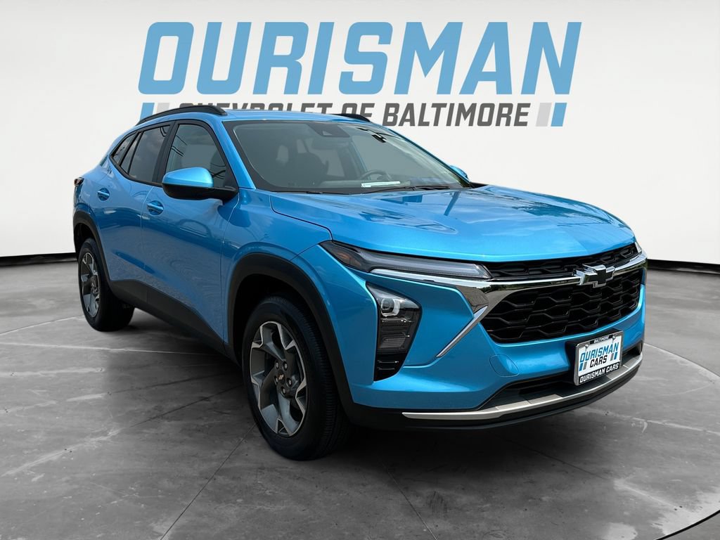 Used 2026 Chevrolet Trax LT w/ Sunroof Package FWD image 1