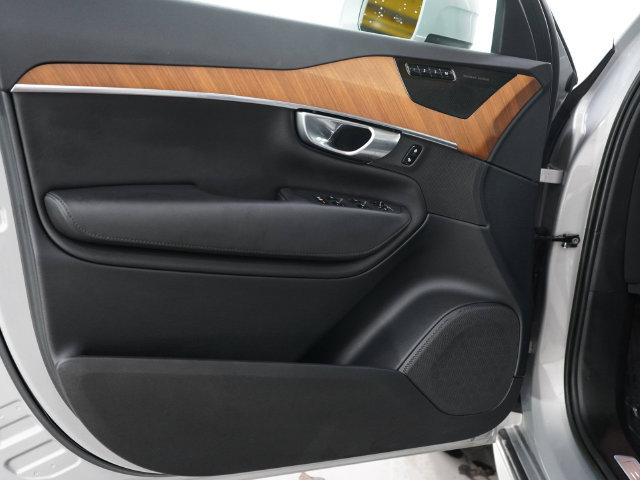 Used 2023 Volvo XC90 B6 Plus AWD/4WD image 19