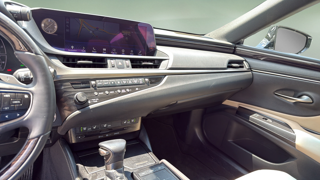 Used 2020 Lexus ES 300h w/ Premium Package FWD image 25
