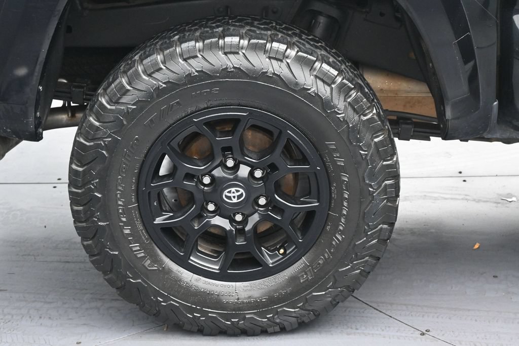 Used 2022 Toyota Tacoma SR5 w/ Technology Package RWD image 35