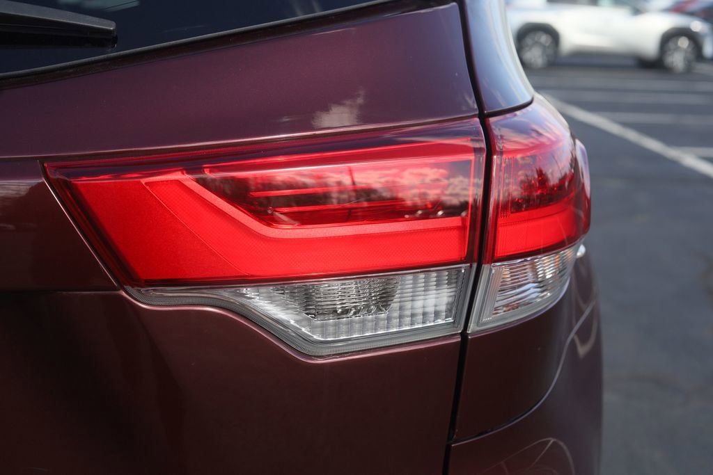 Used 2018 Toyota Highlander XLE image 17