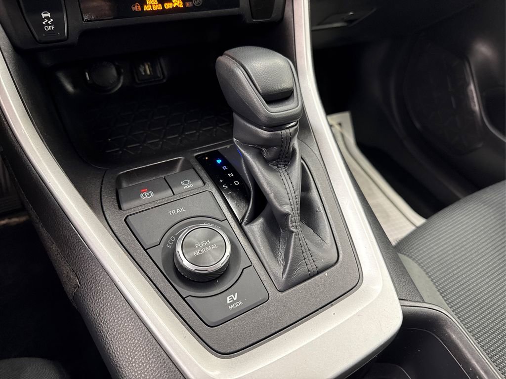 Used 2023 Toyota RAV4 LE image 29