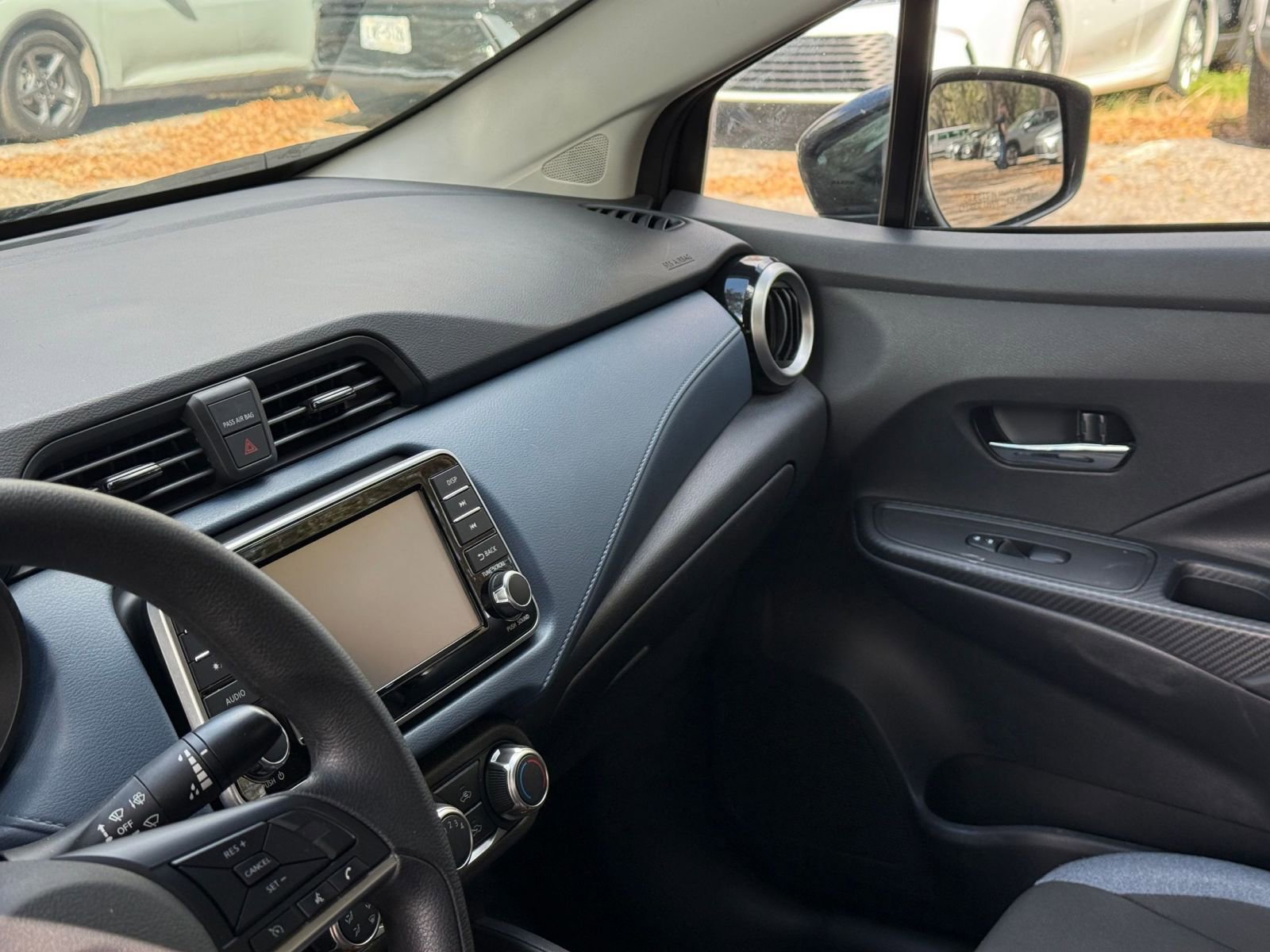 Used 2025 Nissan Versa SV FWD image 30