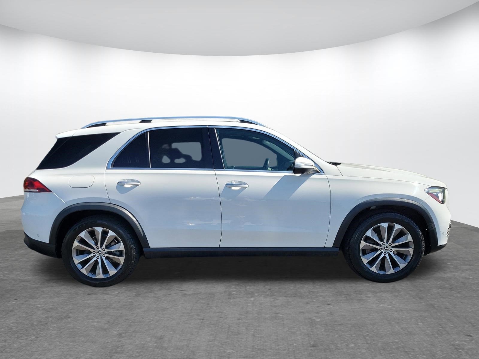 Used 2022 Mercedes-Benz GLE 350 w/ Premium Package image 2