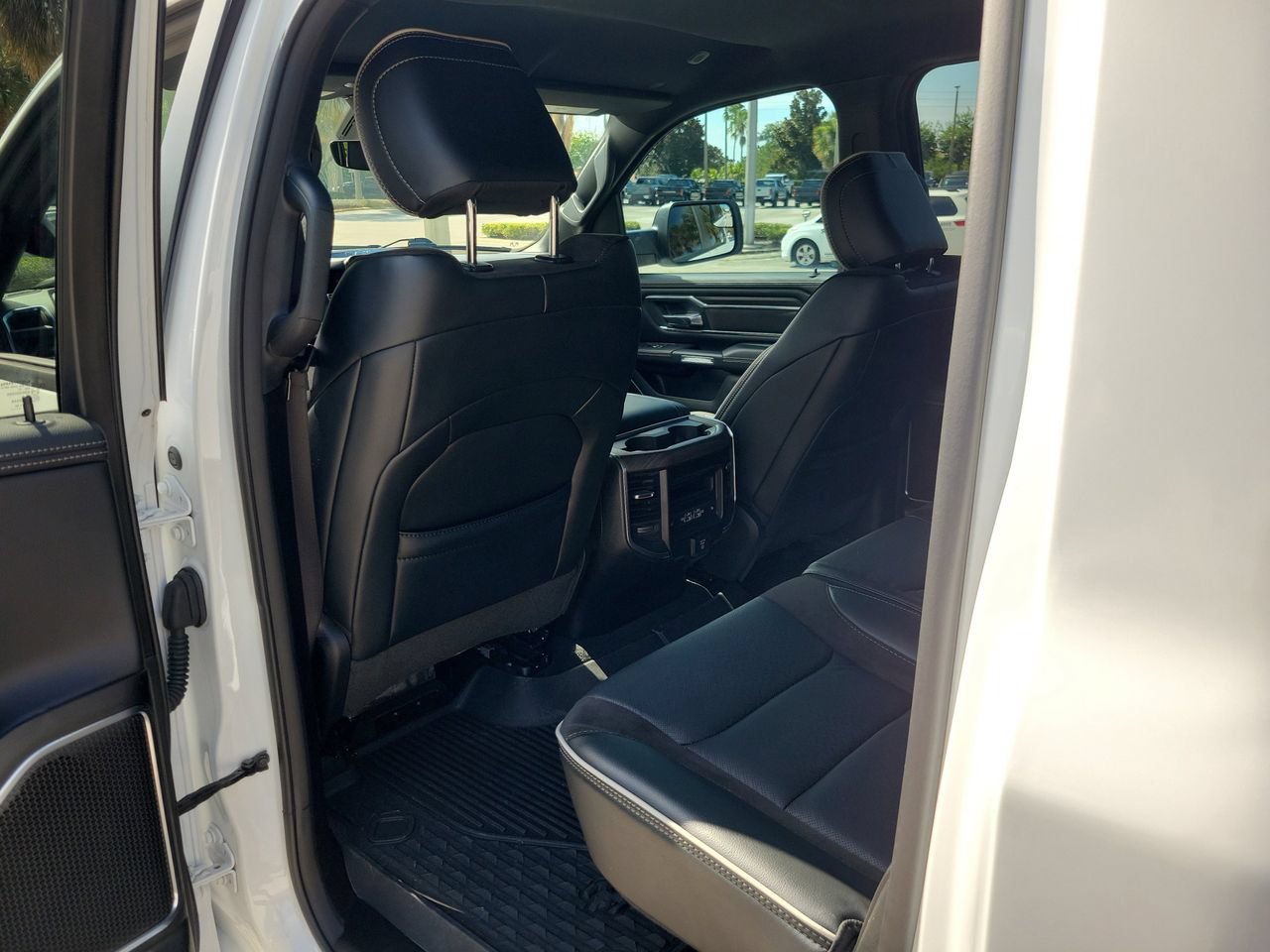 Used 2025 RAM 1500 Laramie w/ Sport Appearance Package AWD/4WD image 9