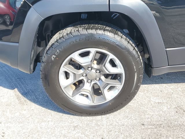 Used 2019 Jeep Cherokee Trailhawk image 5