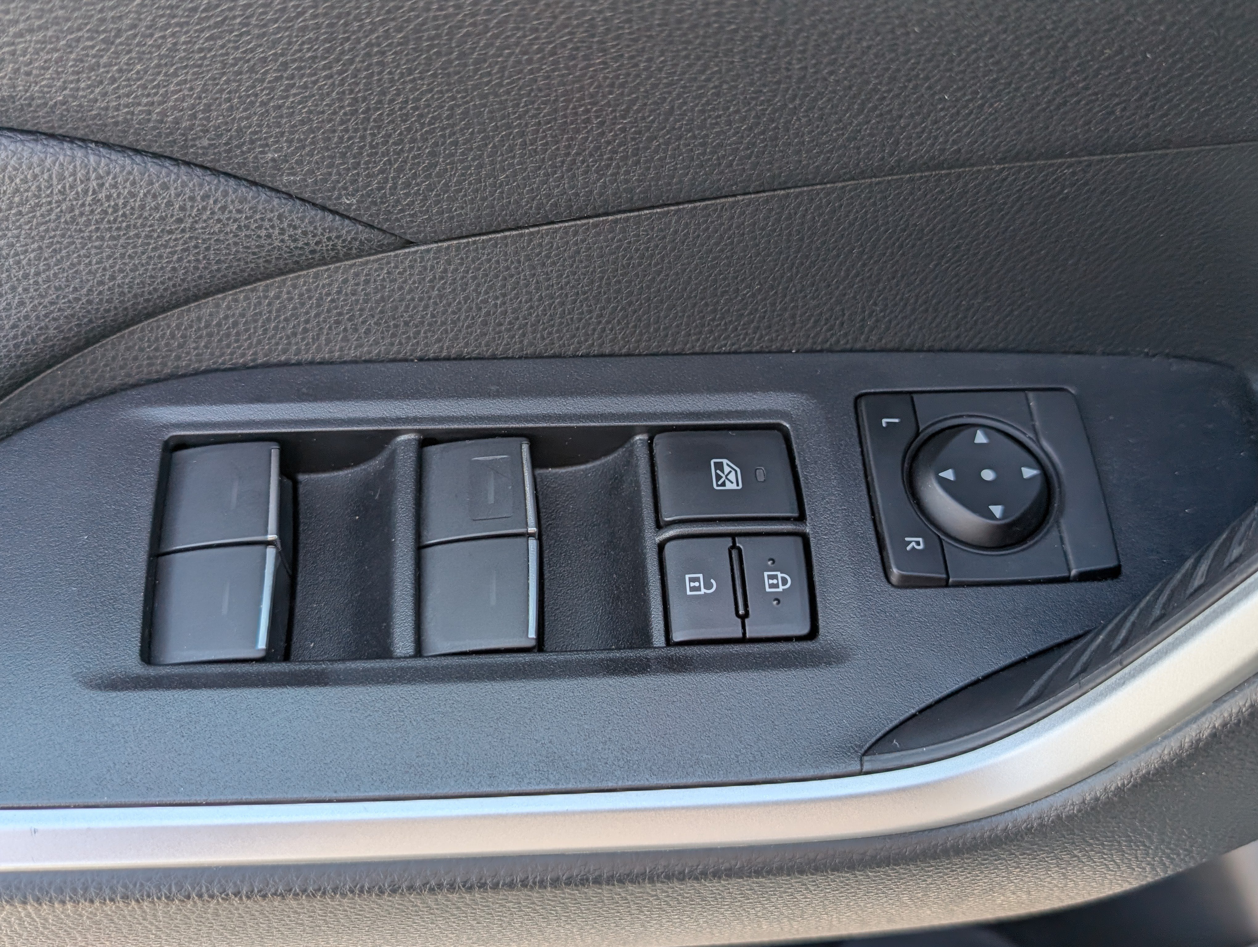 Used 2023 Toyota RAV4 XLE w/ Convenience Package AWD/4WD image 20