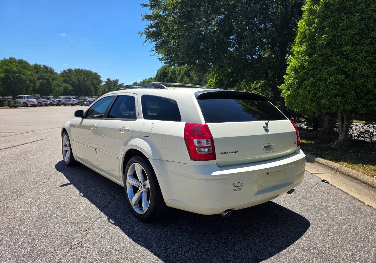 Used 2005 Dodge Magnum R/T w/ Convenience Group II RWD image 3