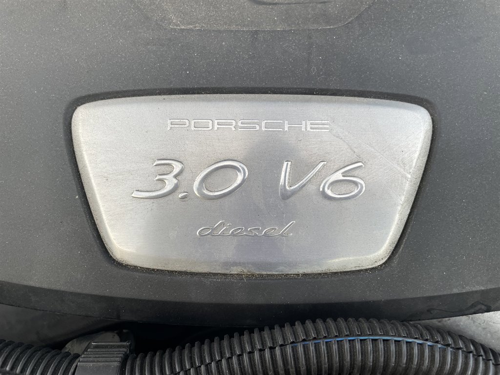 Used 2014 Porsche Cayenne Diesel Platinum Edition image 40