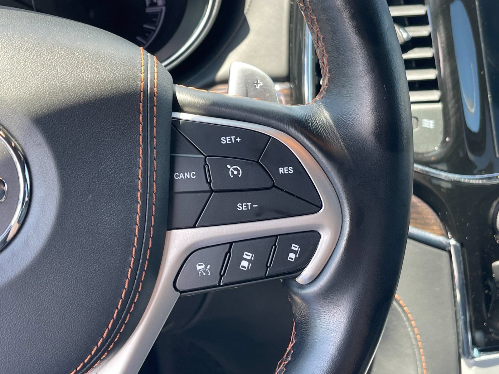 Used 2020 Jeep Grand Cherokee Summit AWD/4WD image 28