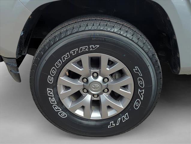 Used 2017 Toyota Tacoma SR image 9