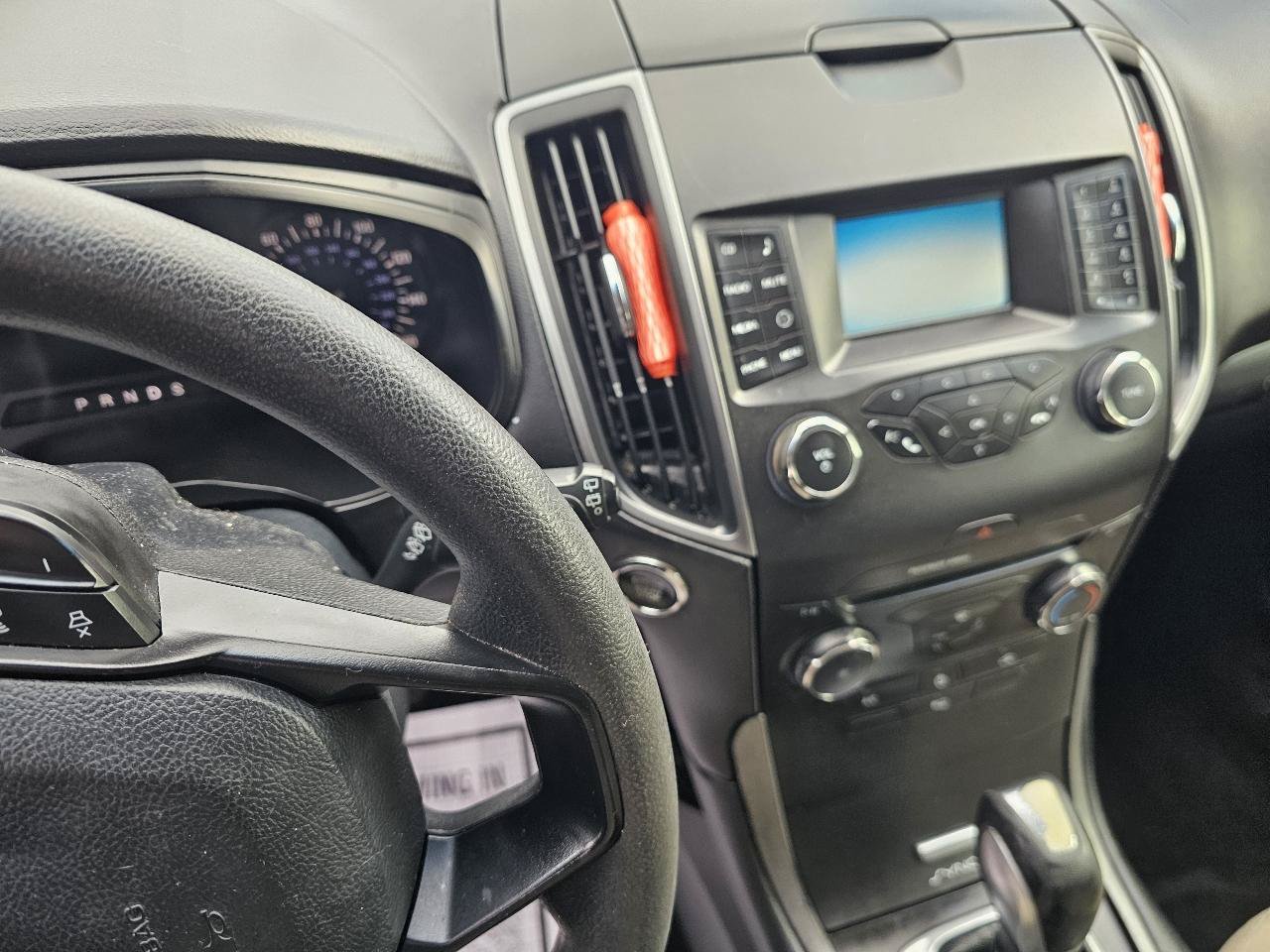 Used 2015 Ford Edge SE FWD image 25