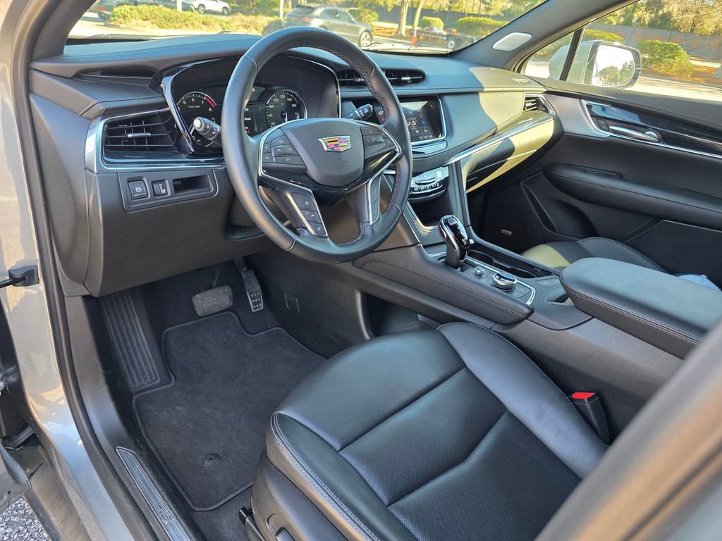 Used 2025 Cadillac XT5 Premium Luxury image 11