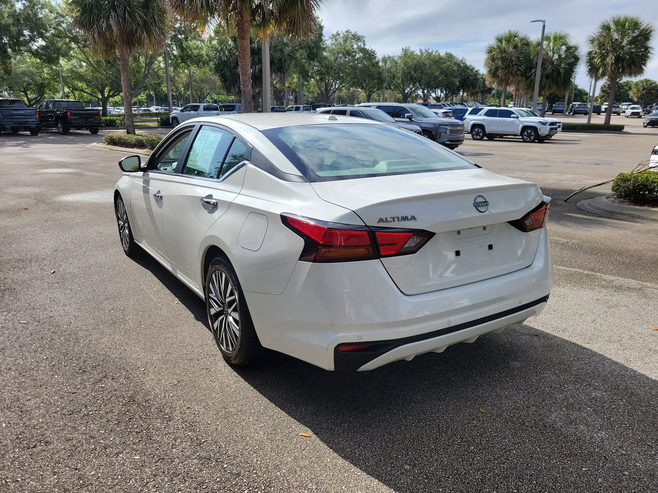 Used 2025 Nissan Altima 2.5 SV FWD image 4