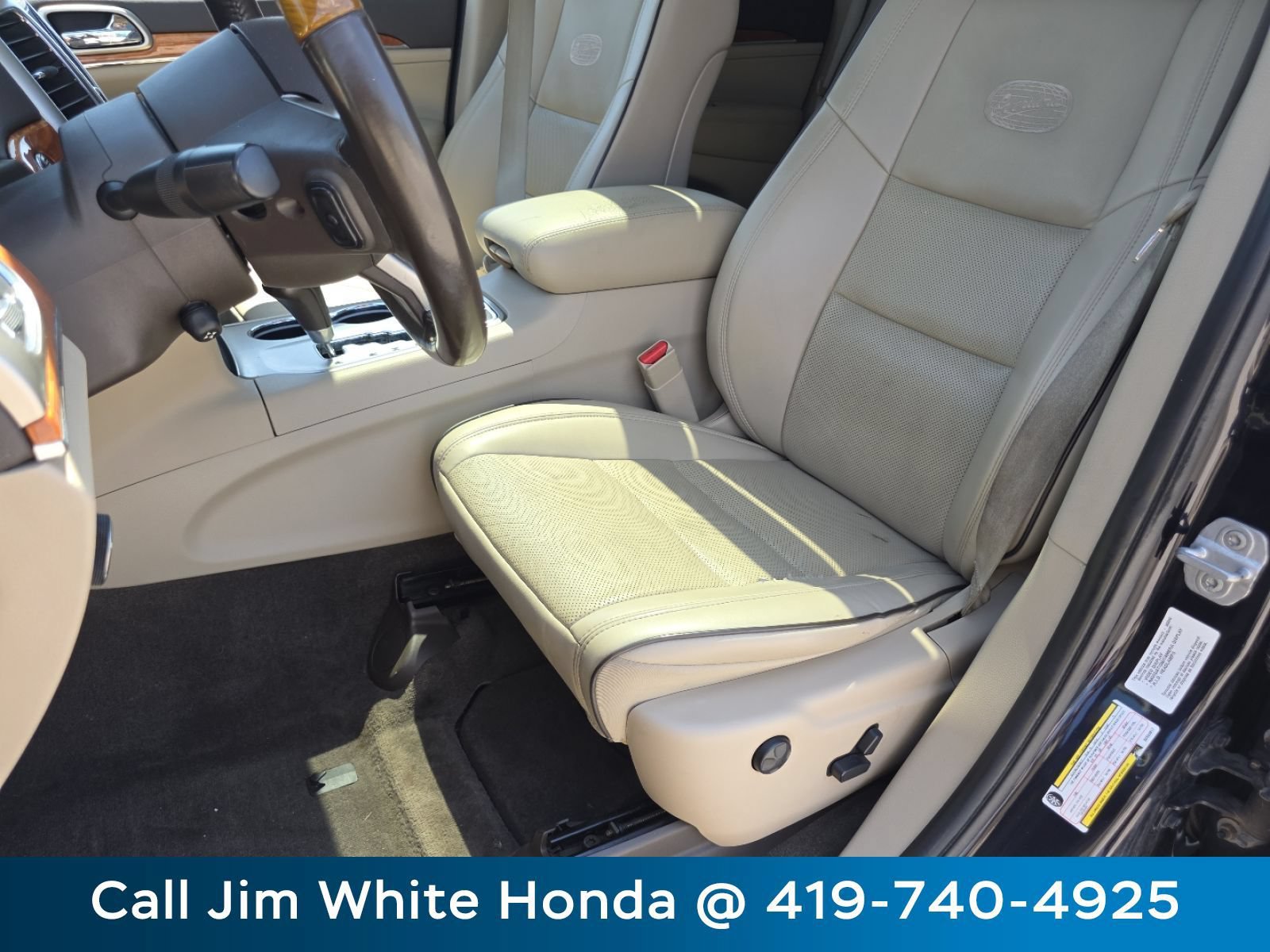 Used 2011 Jeep Grand Cherokee Overland w/ Mopar Chrome Edition Group AWD/4WD image 23