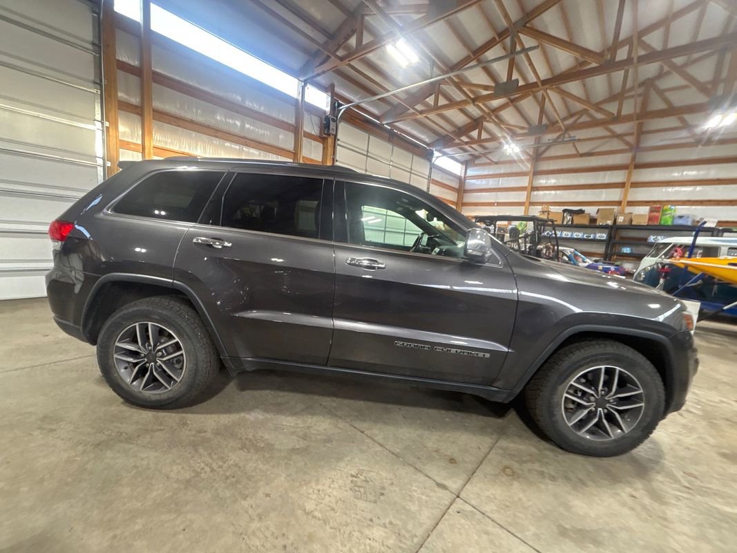 Used 2019 Jeep Grand Cherokee Limited w/ Luxury Group II image 4