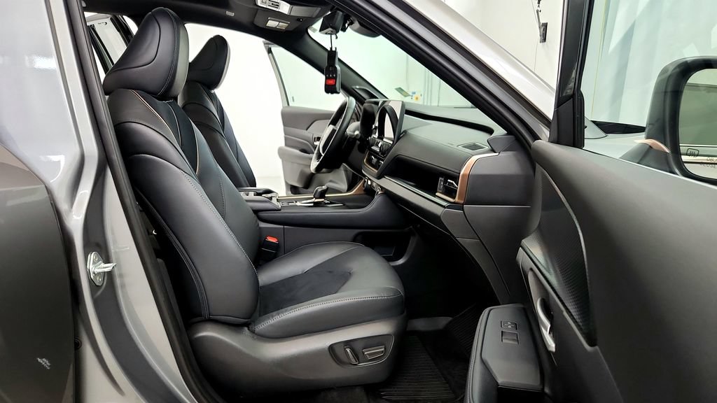 Certified 2025 Toyota Grand Highlander AWD Hybrid image 25