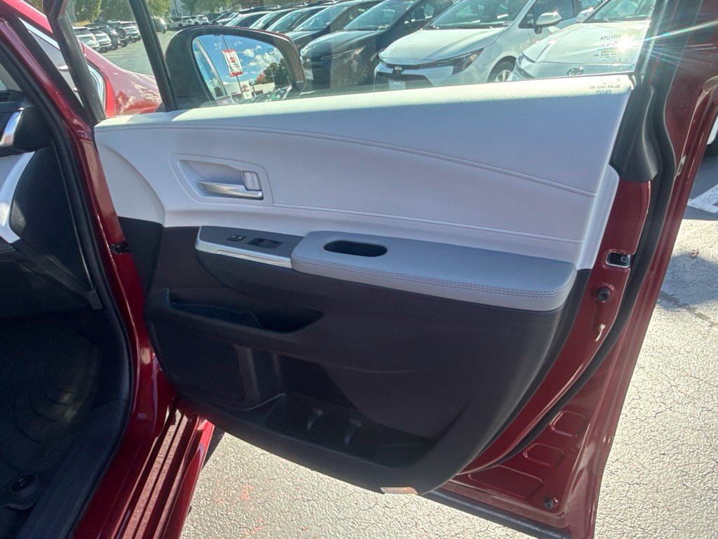 Certified 2026 Toyota Sienna XLE FWD image 21