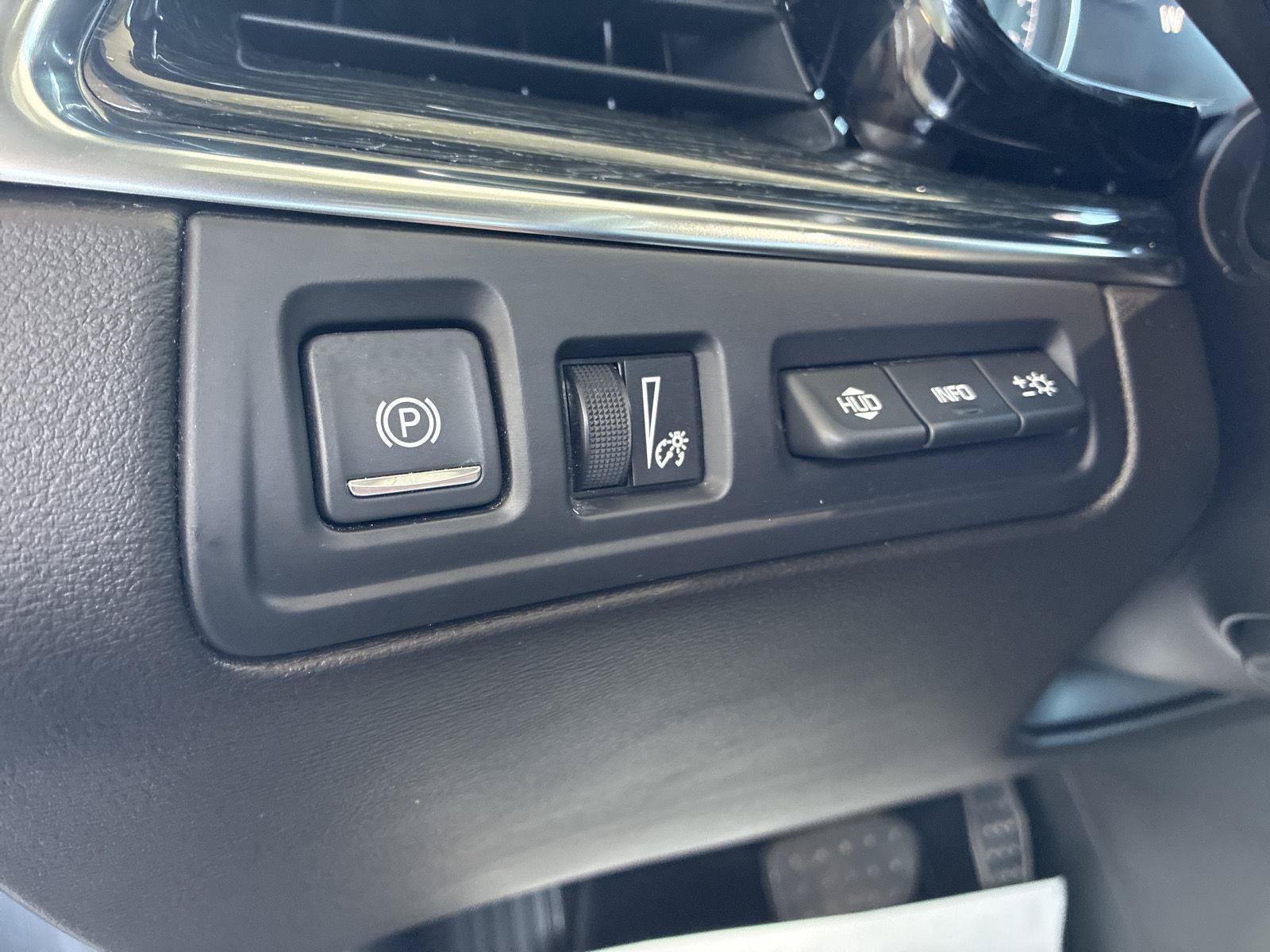 Used 2022 Cadillac XT5 Premium Luxury w/ Technology Package AWD/4WD image 20