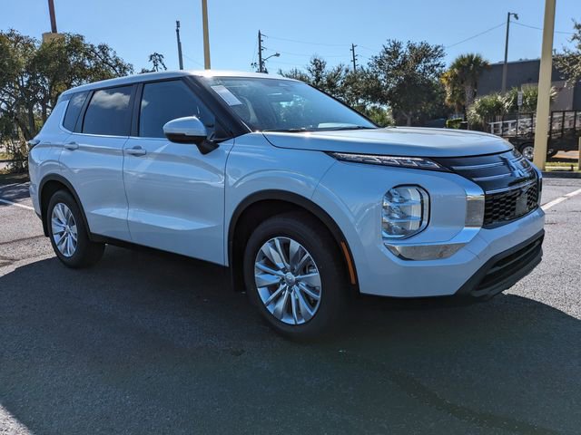 New 2025 Mitsubishi Outlander ES image 3