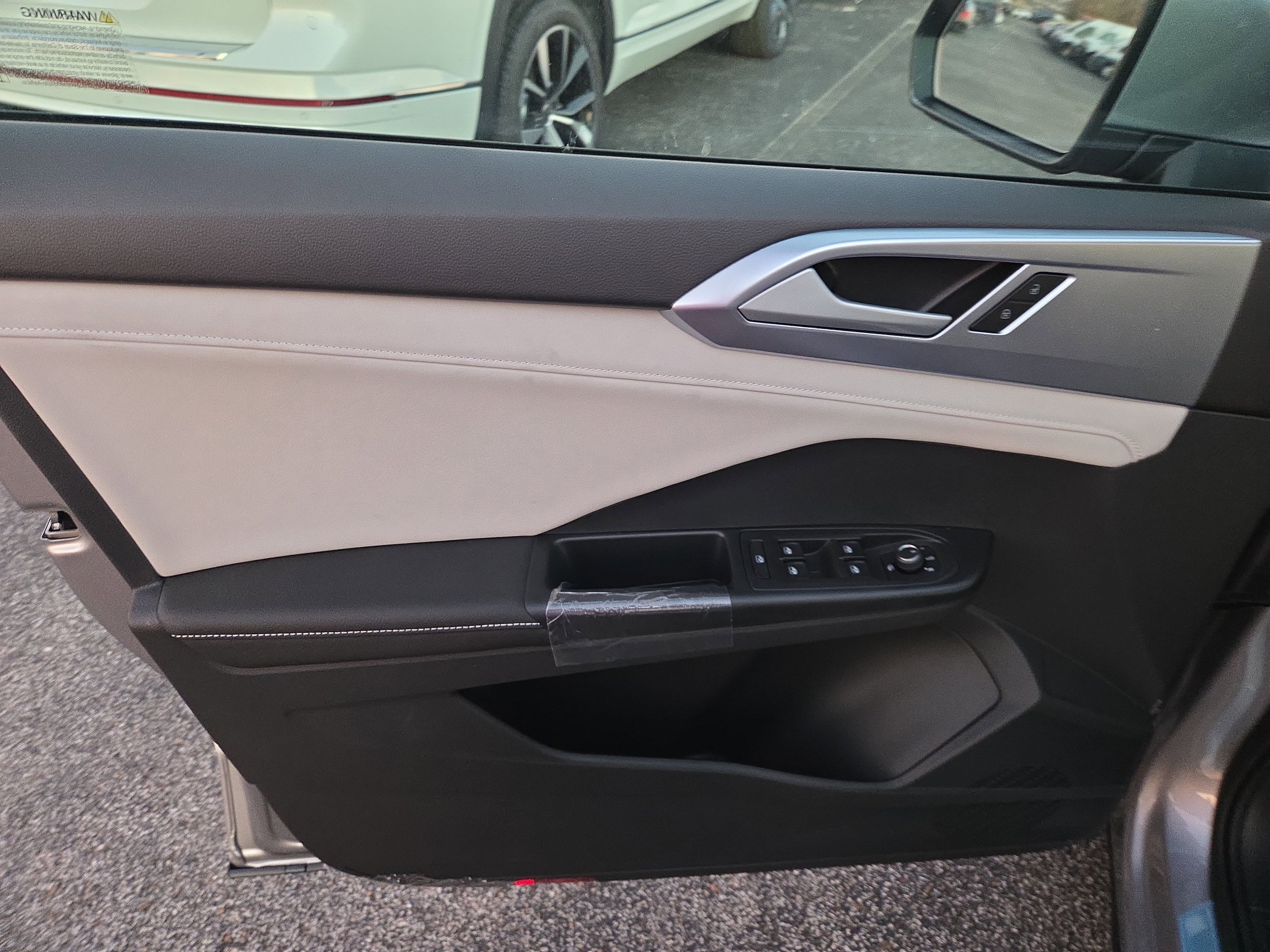 New 2026 Volkswagen Taos SE image 5