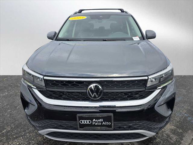 Used 2023 Volkswagen Taos SE w/ Panoramic Sunroof Package AWD/4WD image 8