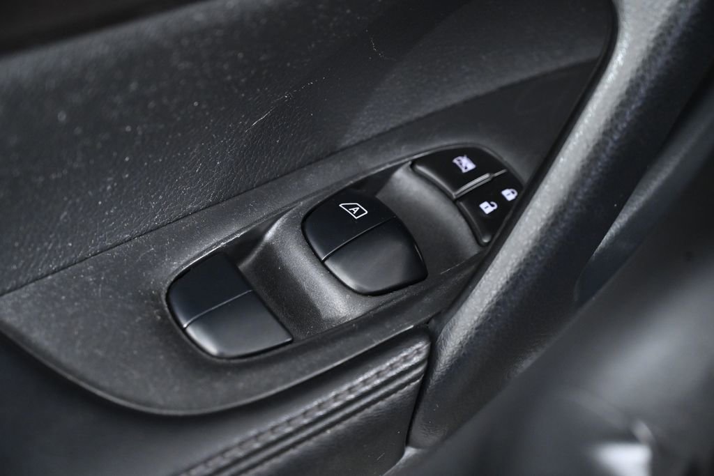 Used 2020 Nissan Rogue Sport S image 20