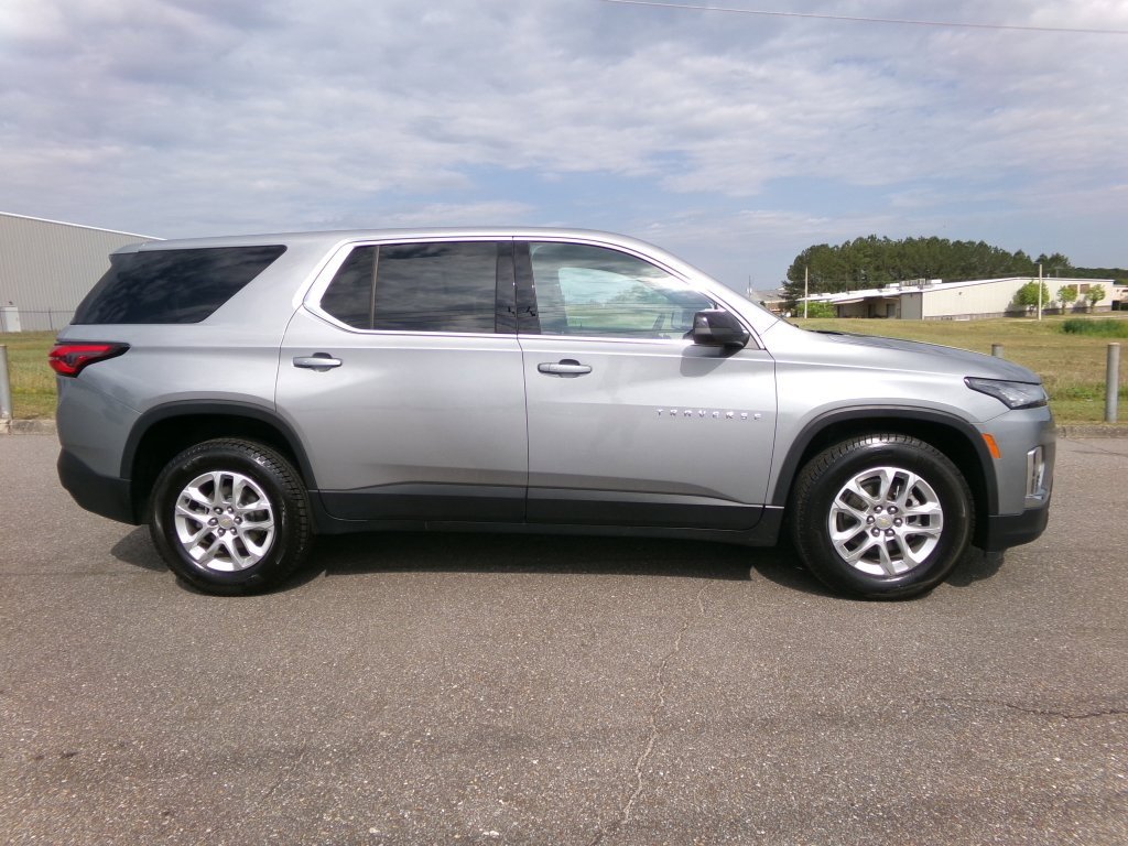 Used 2023 Chevrolet Traverse LS image 15